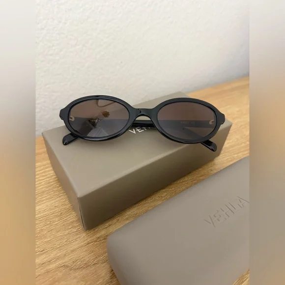 NWT VEHLA Black Oval June Sunglasses with Chocolate Lenses - Picture 6 of 11